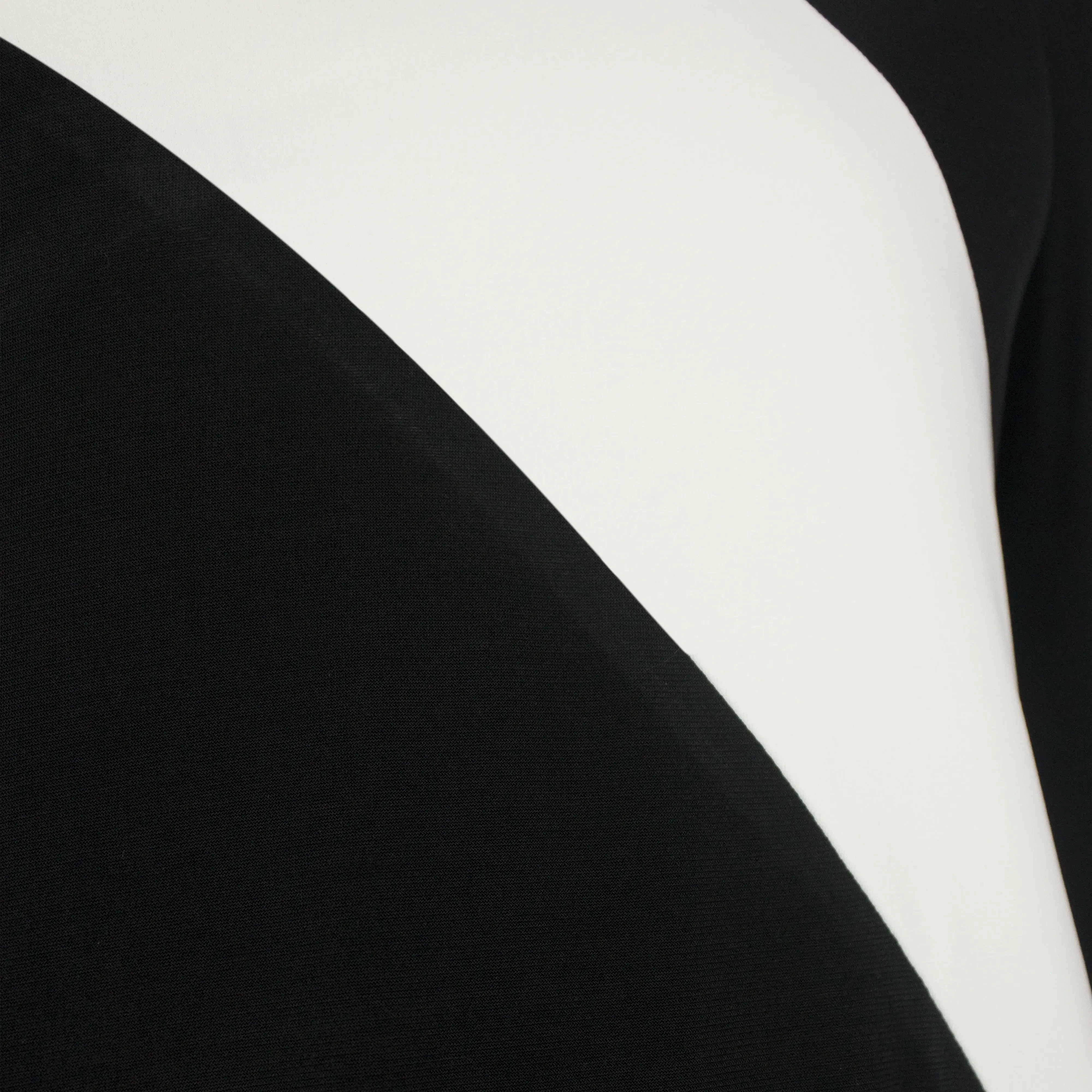 AVENGER Black Ivory